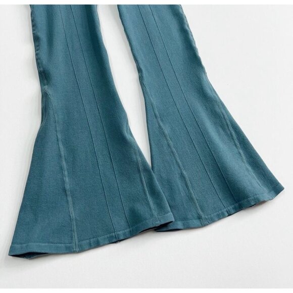 Free People FP Movement Go To Cropped Flares NEW - Picture 5 of 6